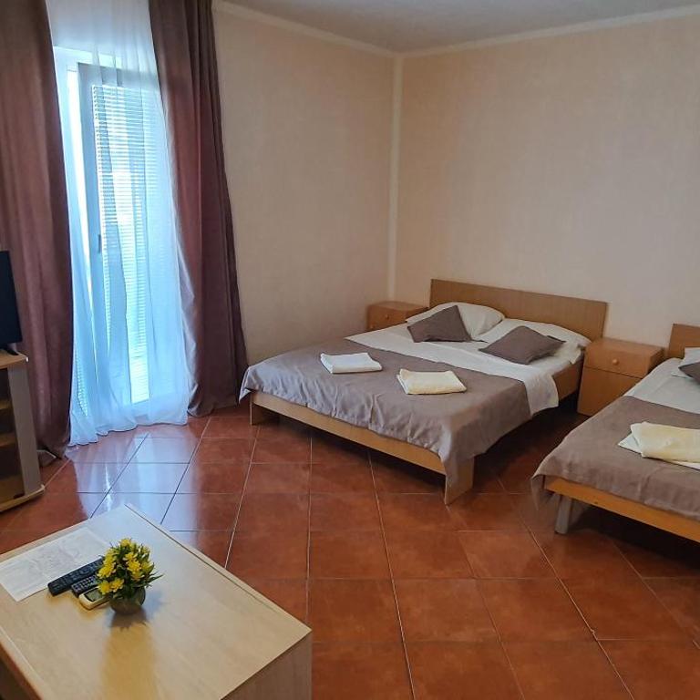 Martinović Rooms - Trokrevetna Soba sa Balkonom - 3