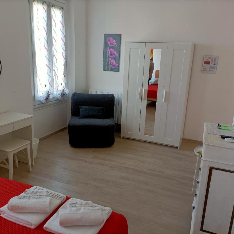 Affittacamere Il Chiostrino Guest House - Camera Matrimoniale Deluxe (2 Adulti + 1 Bambino) - 1