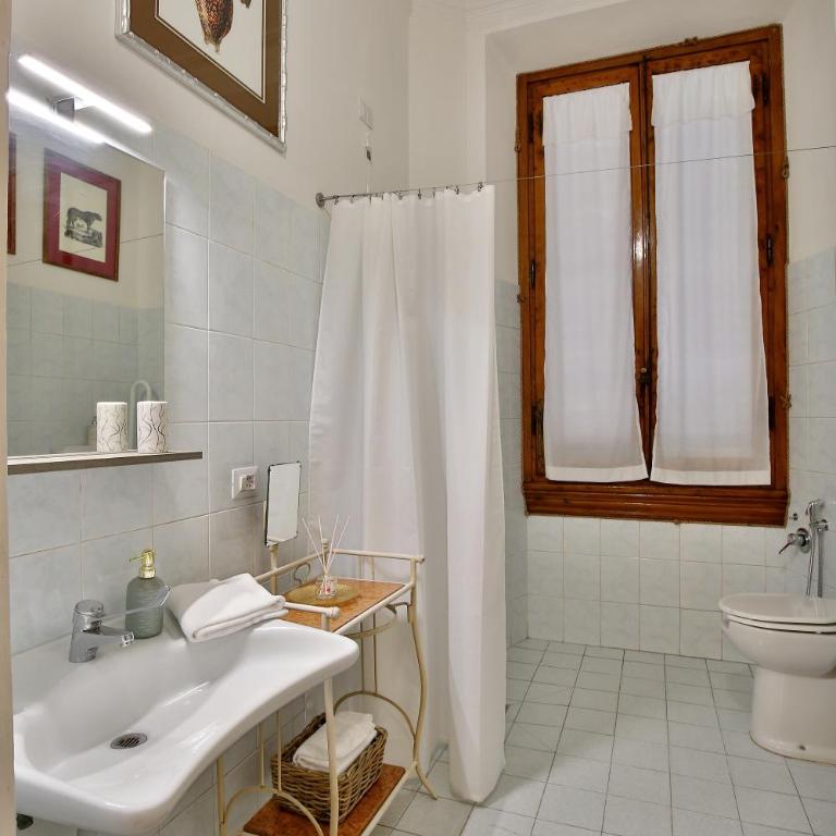 MADAMA GUEST HOUSE - Camera Matrimoniale con Bagno Privato Esterno - 2