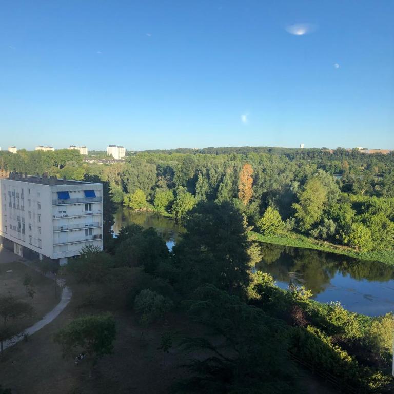 T2 lumineux vue sur Cher, 8mn Gare & centre - Apartment mit 1 Schlafzimmer - 5