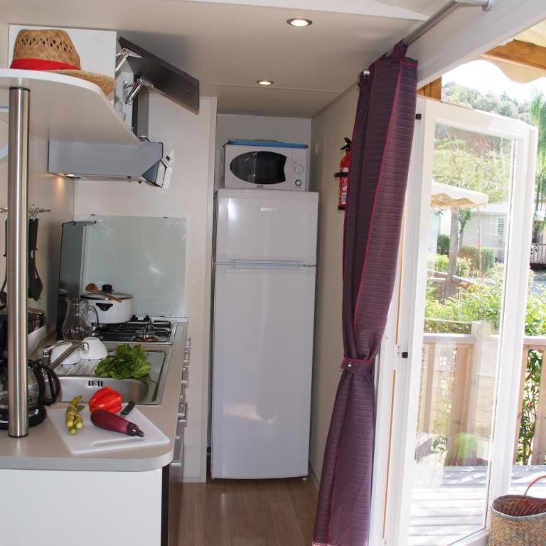 Camping Vallée du Paradis - Mobile Home 2 Chambres (4-6 Personnes) - 9