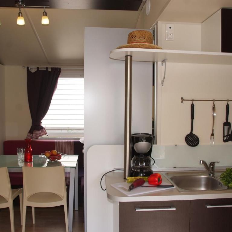 Camping Vallée du Paradis - Mobile Home 2 Chambres (4-6 Personnes) - 12