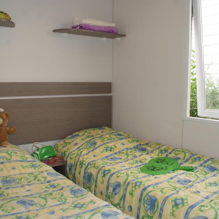 Camping Vallée du Paradis - Mobile Home 2 Chambres (4-6 Personnes) - 17
