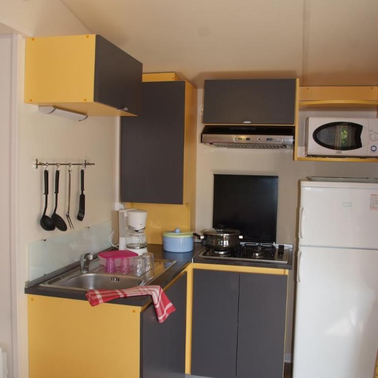 Camping Vallée du Paradis - Mobile Home 3 Chambres (6-8 Personnes) - 1