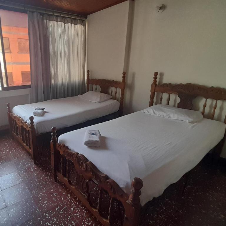 HOTEL en MONTERIA CITY - Habitación Doble Económica - 2 camas - 2