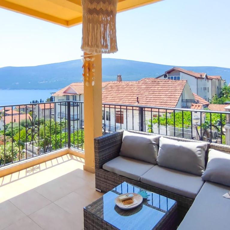Stanislava Seaview Residence - One-Bedroom Apartment - 1