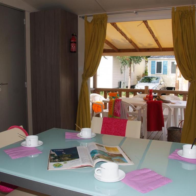 Camping Vallée du Paradis - Mobile Home 3 Chambres (6-8 Personnes) - 9
