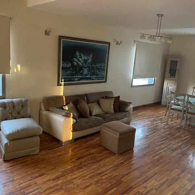 Espectacular Casa en Barrio Privado con pileta gran parque y vista panorámica - Villa - 7