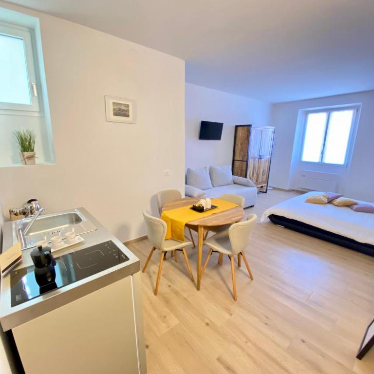 Isola Bella Studios - One-Bedroom Apartment - 5