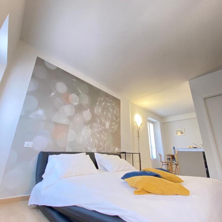 Isola Bella Studios - One-Bedroom Apartment - 10