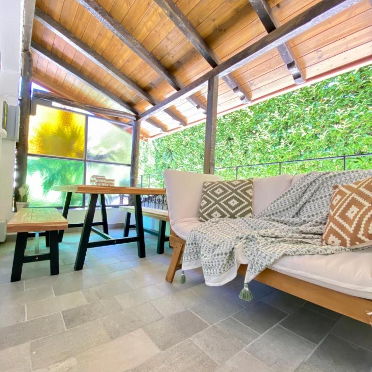Isola Bella Studios - One-Bedroom Apartment - 1