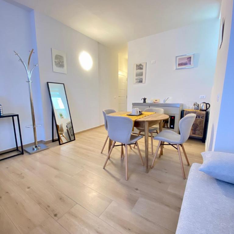 Isola Bella Studios - One-Bedroom Apartment - 7