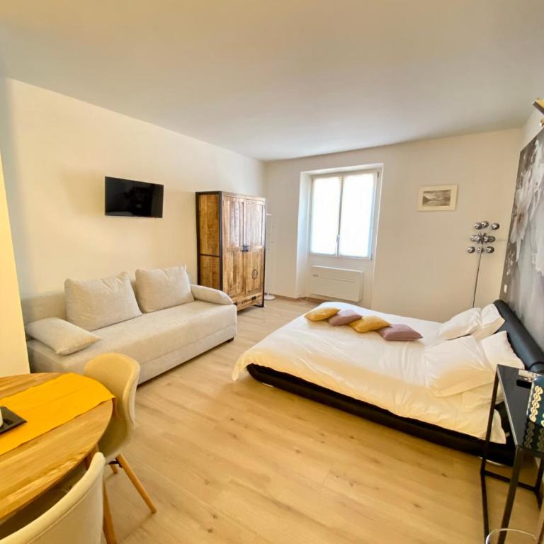 Isola Bella Studios - One-Bedroom Apartment - 8