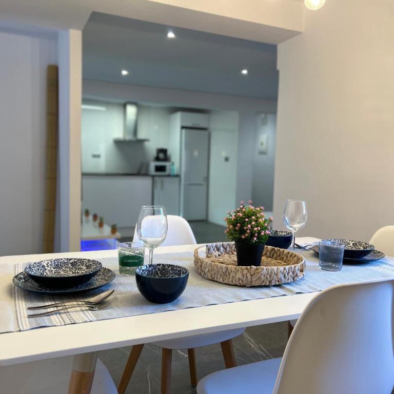 Apartamento espacioso de diseño a 3 min RENFE con Parking Privado - Apartamento de 2 dormitorios - 4