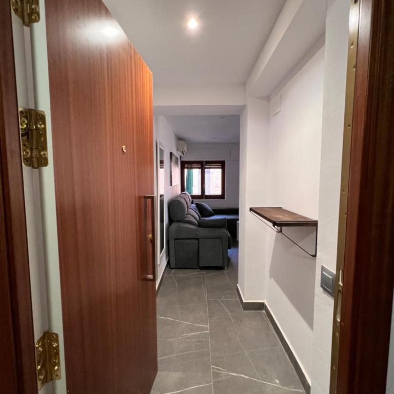 Apartamento espacioso de diseño a 3 min RENFE con Parking Privado - Apartamento de 2 dormitorios - 11