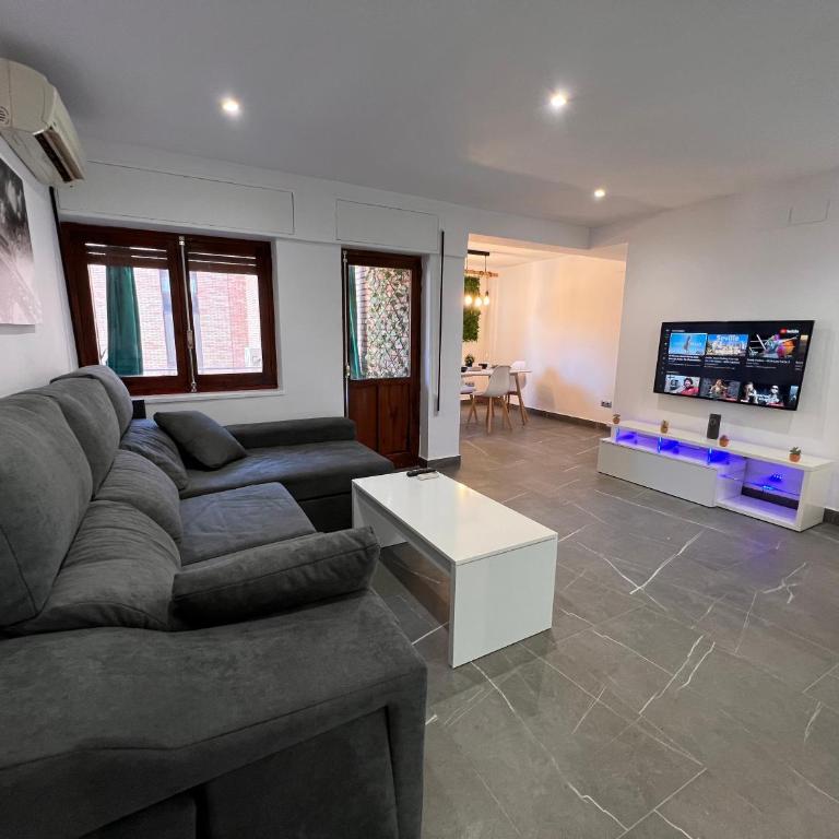 Apartamento espacioso de diseño a 3 min RENFE con Parking Privado - Apartamento de 2 dormitorios - 16