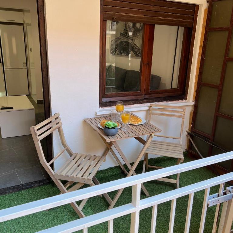 Apartamento espacioso de diseño a 3 min RENFE con Parking Privado - Apartamento de 2 dormitorios - 17