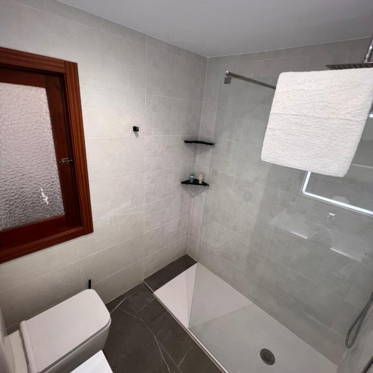 Apartamento espacioso de diseño a 3 min RENFE con Parking Privado - Apartamento de 2 dormitorios - 18