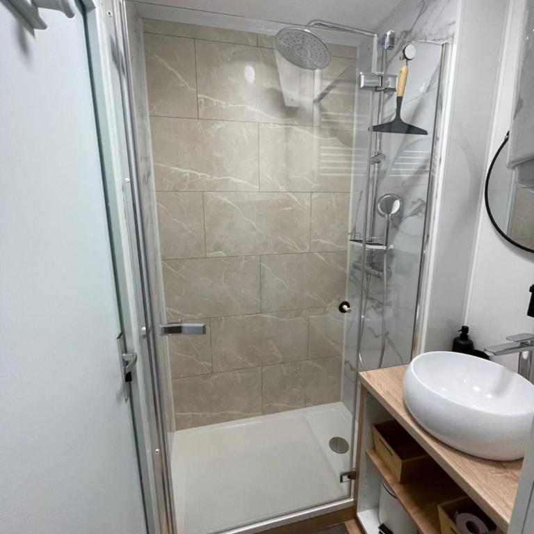 Appart en résidence calme avec parking privé - Appartement 1 Chambre - 24