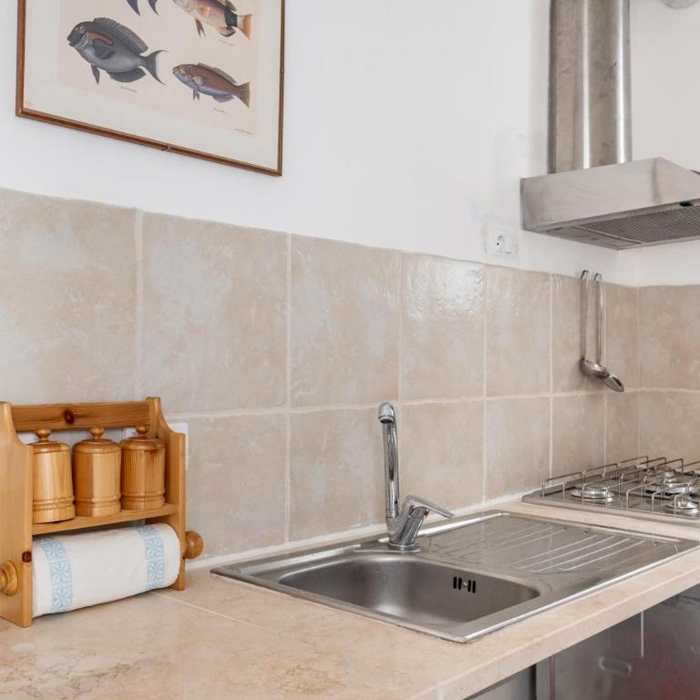 GuestHost - Dimora Lucrezia - Big & Central Apatment with parking - Appartamento con 3 Camere da Letto - 4