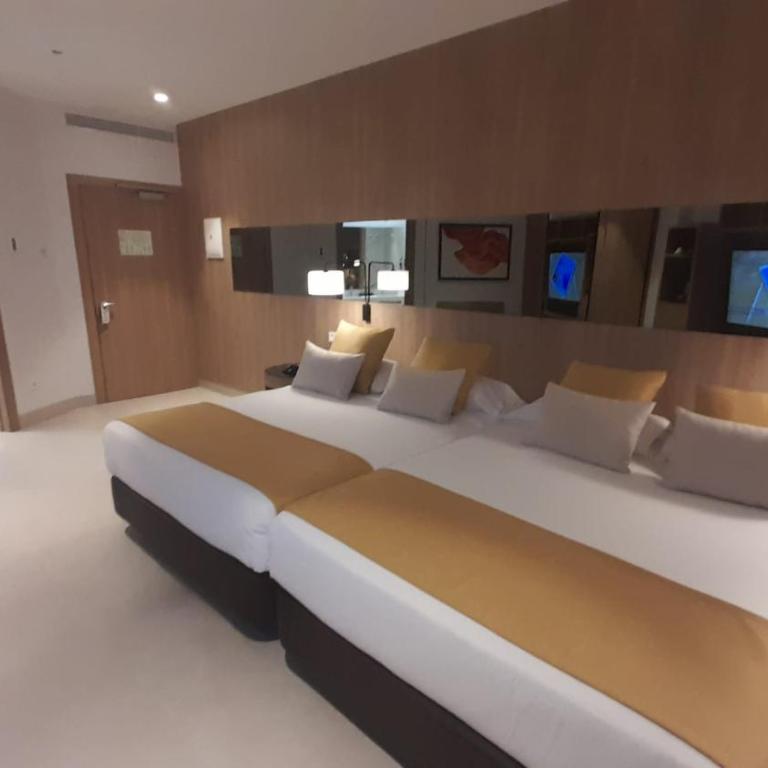 Hotel Gold Arcos 4 Sup - Modern Luxury Experience - Habitación Executive - 2 camas grandes - 4