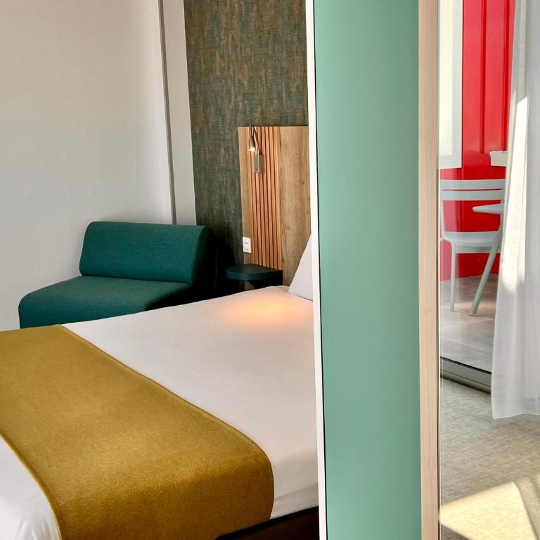 The Originals City, Hôtel Le Puech, Narbonne - Chambre Triple Confort - 1