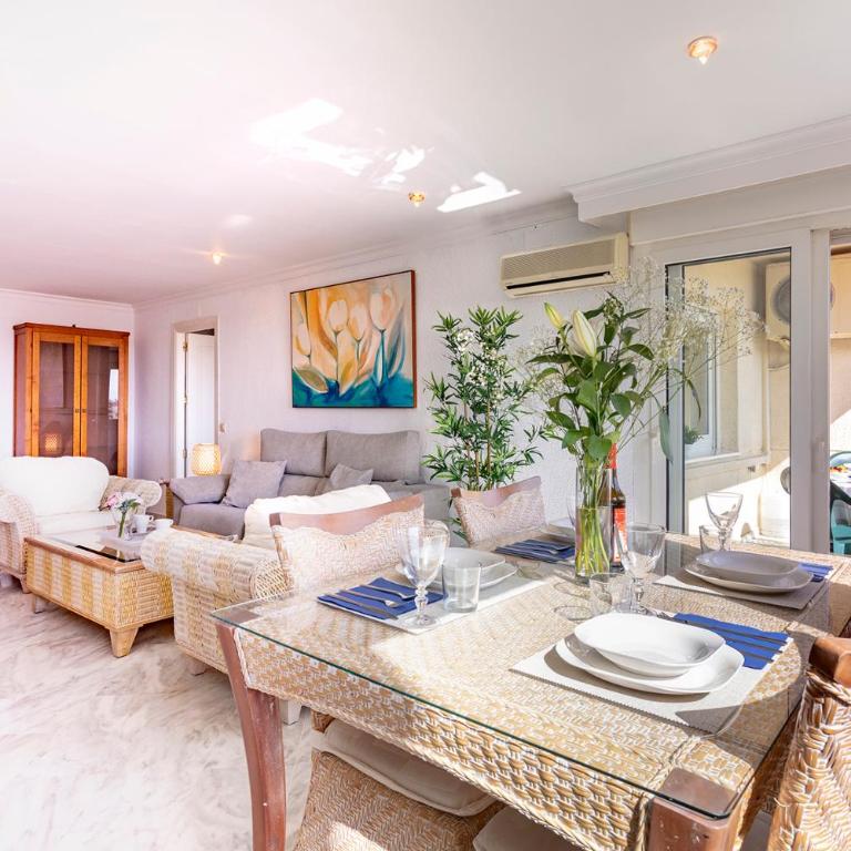 Beach and Pool Holidays at the Grand Coloso - Apartamento con vistas al mar - 1