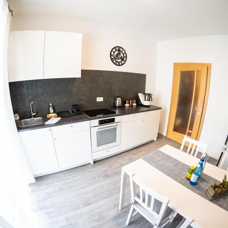 Flow Apartments Karl Wolf Park - Family Suite - 4