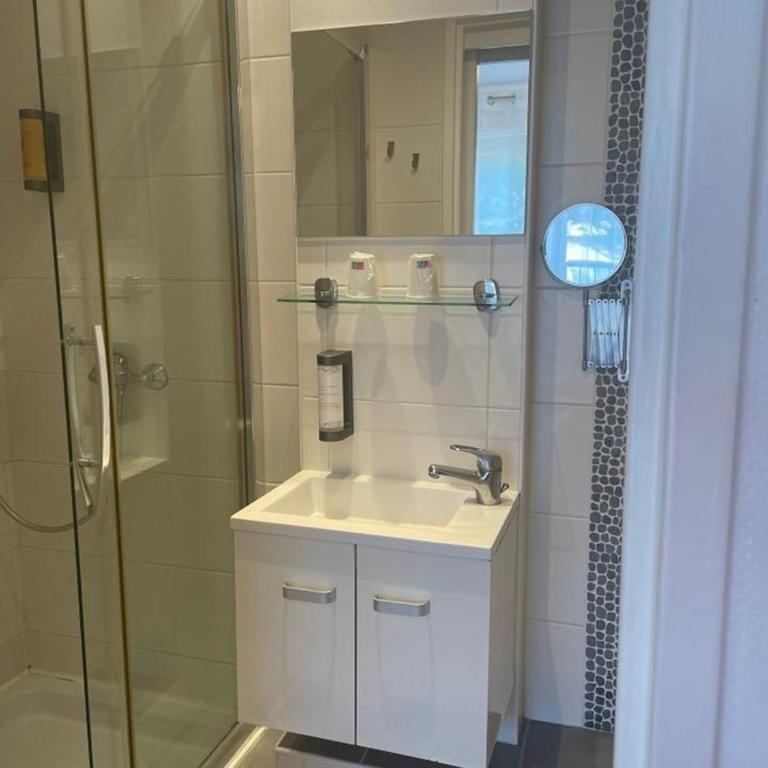 Hôtel Le Méditerranée - Chambre Double - 11