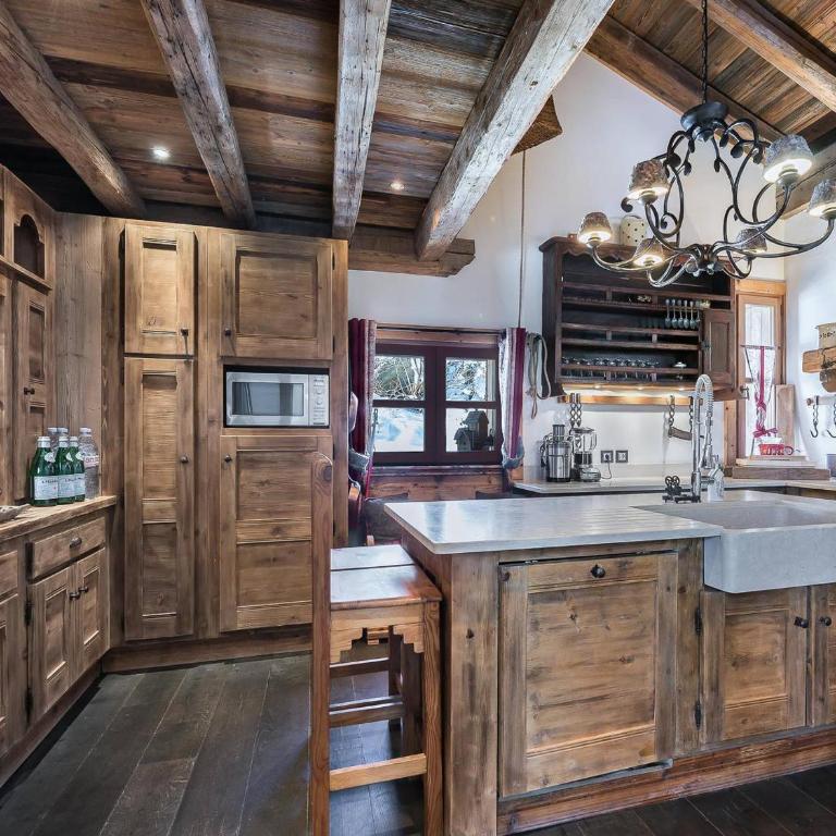 Superbe chalet avec 5 chambres, jacuzzi et services de luxe, à 300m des pistes à Courchevel Village - FR-1-562-21 - Chalet (10 Adulti) - 4