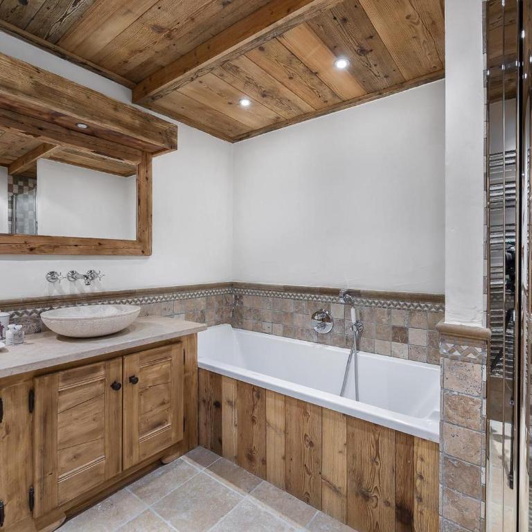 Superbe chalet avec 5 chambres, jacuzzi et services de luxe, à 300m des pistes à Courchevel Village - FR-1-562-21 - Chalet (10 Adulti) - 6