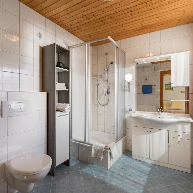 Ferienwohnungen Rieser - Apartment mit 3 Schlafzimmern und Garten - 9