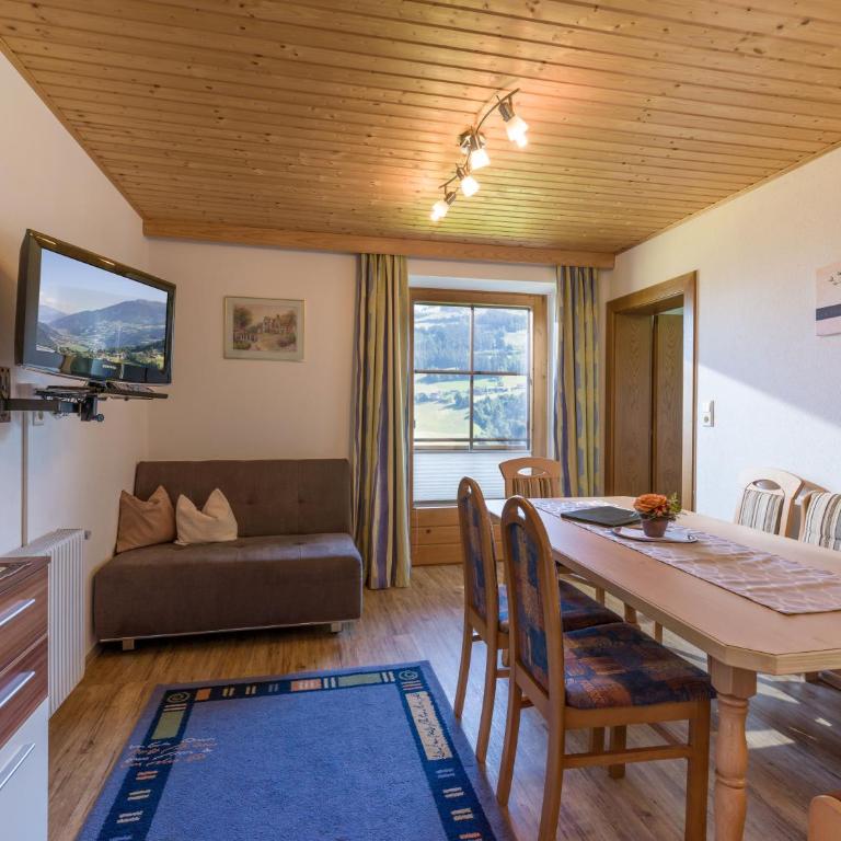 Ferienwohnungen Rieser - Apartment mit 3 Schlafzimmern und Balkon - 16