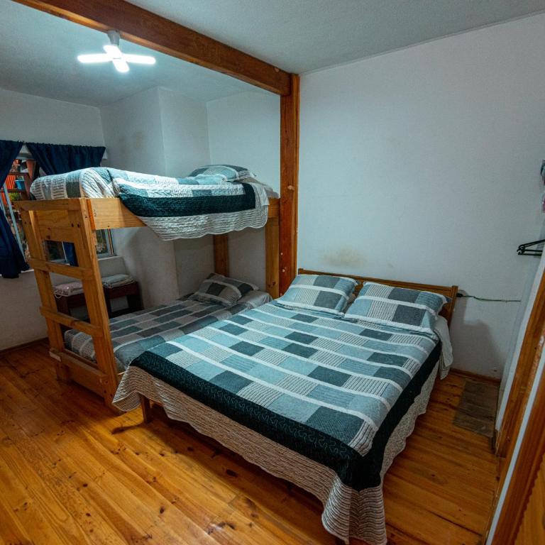 Hostal Michel - Quadruple Room with Private Bathroom - 7