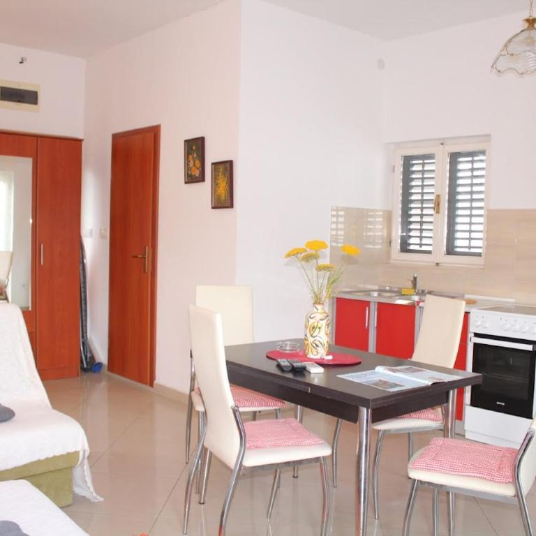 Apartments Iris - Two-Bedroom Apartment - 18