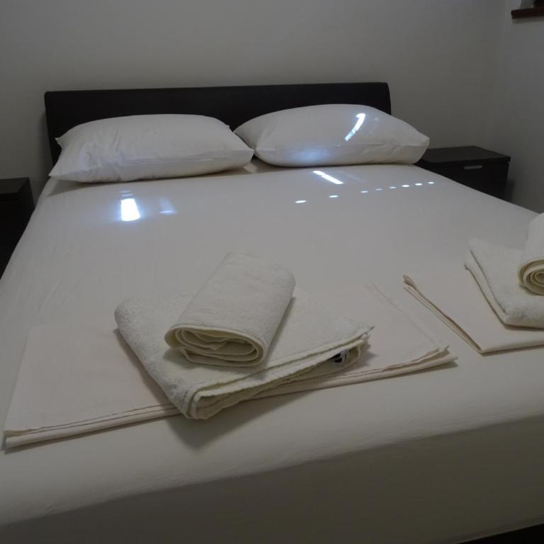 Ninas Apartments - One-Bedroom Apartment - 11
