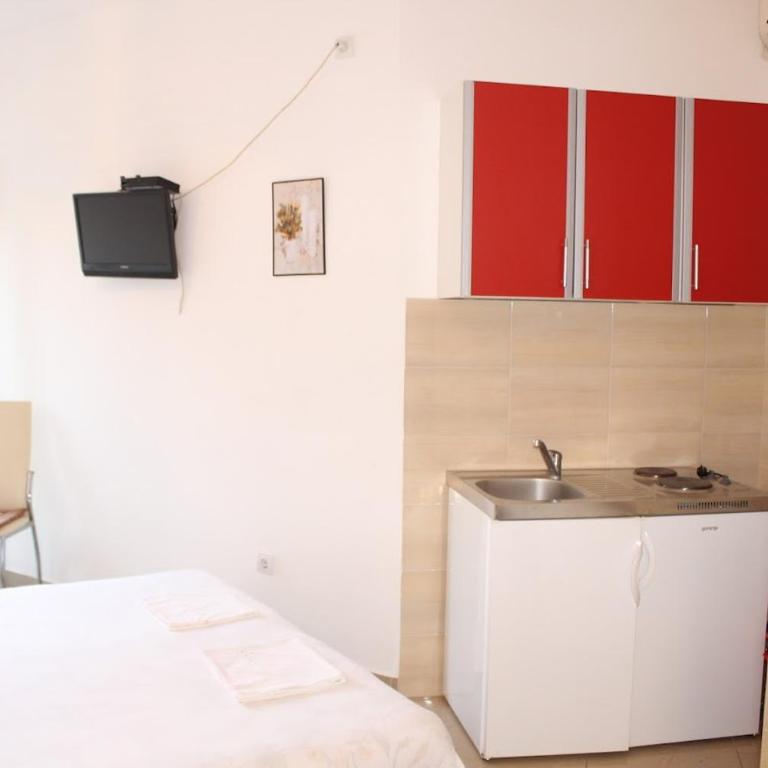 Apartments Iris - Studio Apartment - 3