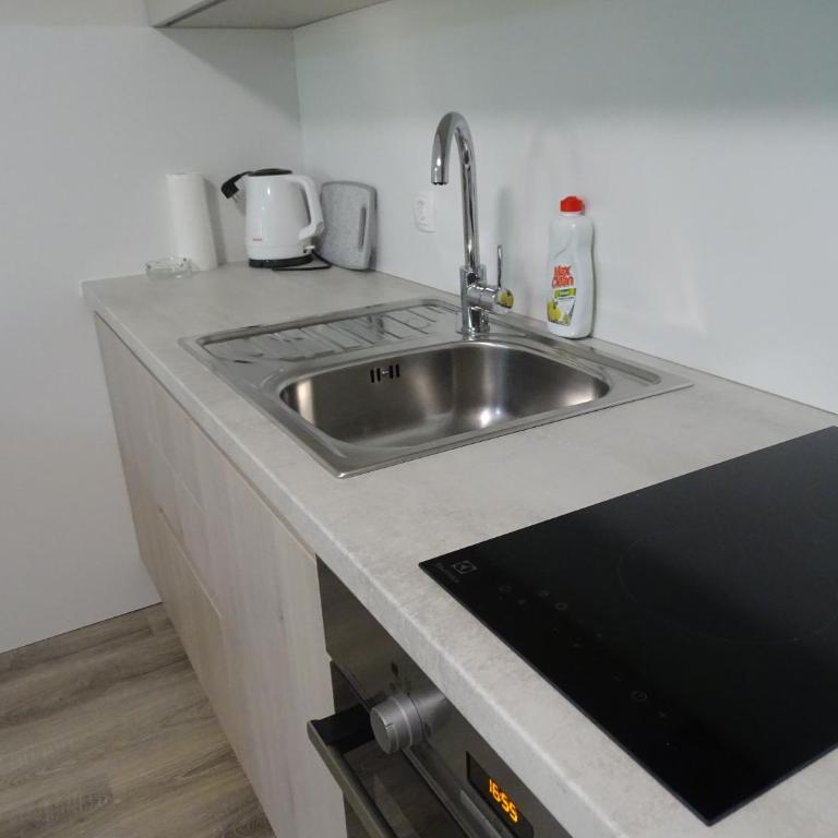 Ninas Apartments - One-Bedroom Apartment - 4