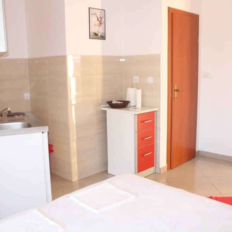 Apartments Iris - Studio Apartment - 5