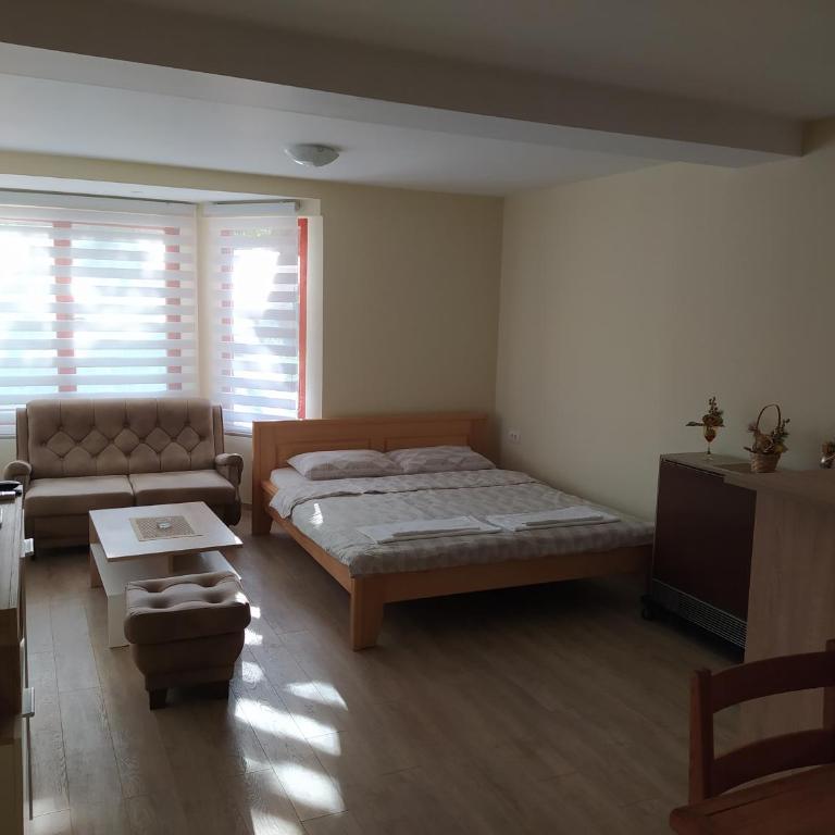 Apartmani Zora-Vuković - Deluks Soba s Bračnim Krevetom i Pomoćnim Ležajem - 1