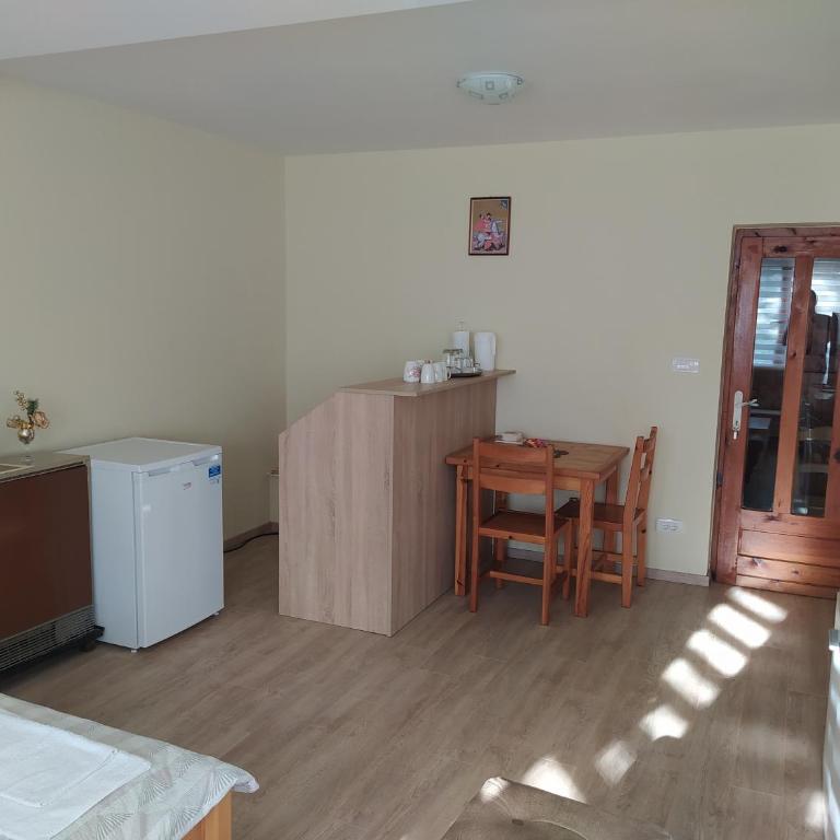 Apartmani Zora-Vuković - Deluks Soba s Bračnim Krevetom i Pomoćnim Ležajem - 5