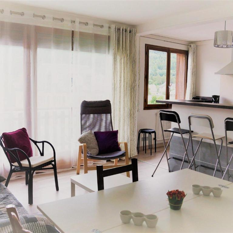 Appartement T3 rénové en centre-ville Barcelonnette, pour 6 pers., balcon - Apartment mit 2 Schlafzimmern - 1