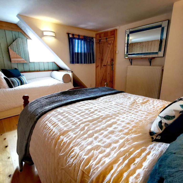 Chalet cosy avec cheminée et parking, pour 8 personnes - FR-1-598-35 - Chalet (8 Adulti) - 8