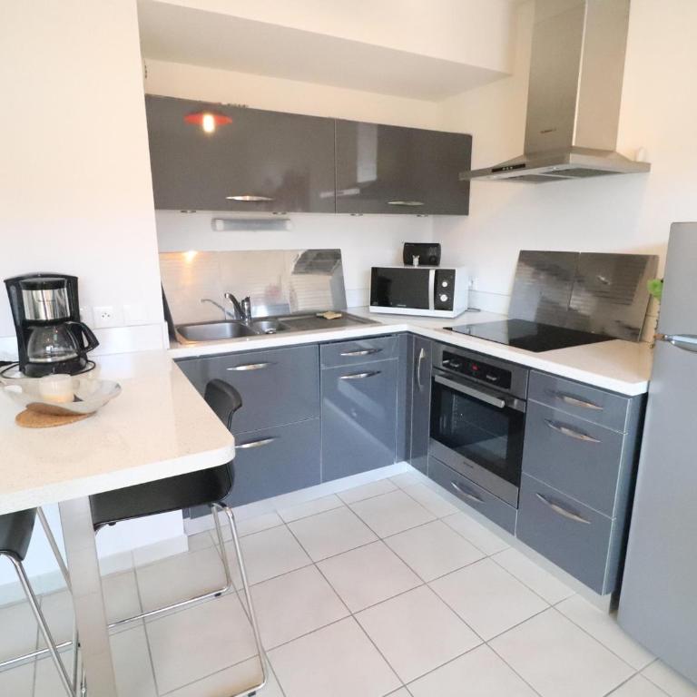 Appart 2P à Sète avec Terrasse et Garage - FR-1-472-117 - Appartement - 3