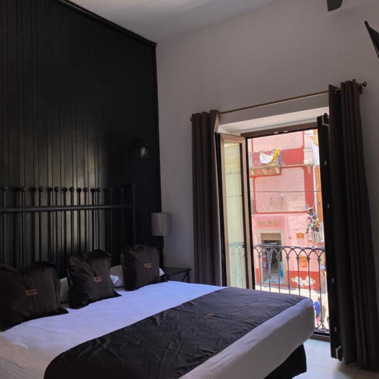 Hotel Plata Condesa - Habitación con cama extragrande y balcón - 5