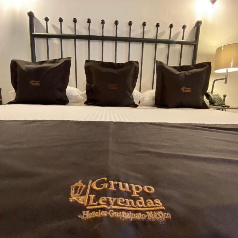 Hotel Plata Condesa - Habitación con cama grande y balcón - 1