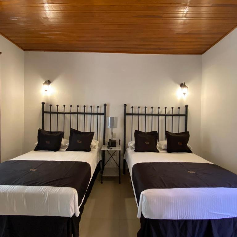 Hotel Plata Condesa - Habitación Doble con vistas - 2 camas - 4
