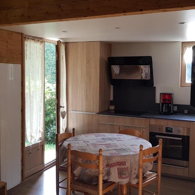 Charmant chalet rénové avec jardin à Barcelonnette - Three-Bedroom Chalet - 4