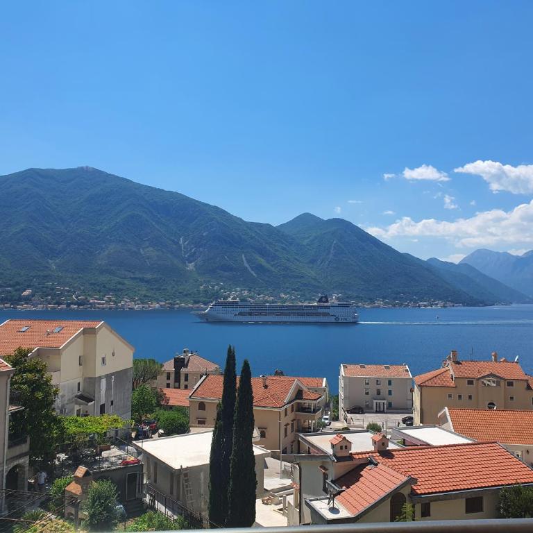 Pearl Shell Apartments - One-Bedroom Apartment with Balcony and Sea View - 1