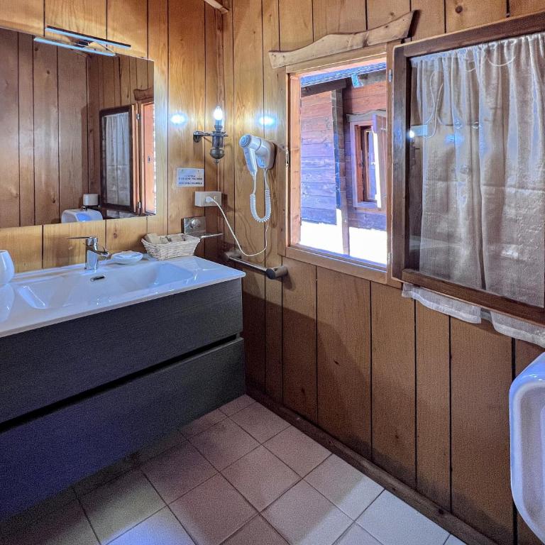 Aeneas' Landing Resort - Junior Suite - 4
